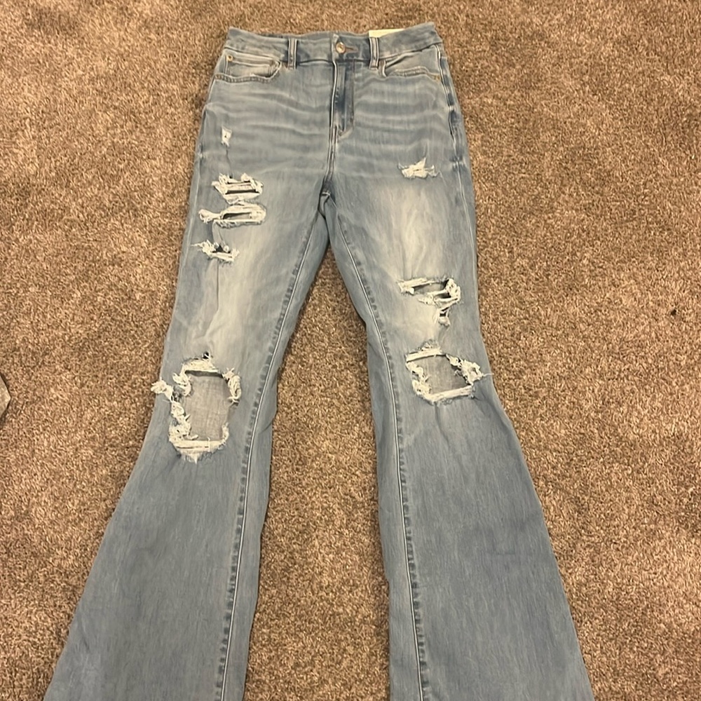 Curvy High Rise Flare American Eagle Jeans
Size 2 Long